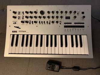 Korg Minilogue Synthesizer