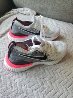 New Women Nike Shoes Size 8.5 Never Worn