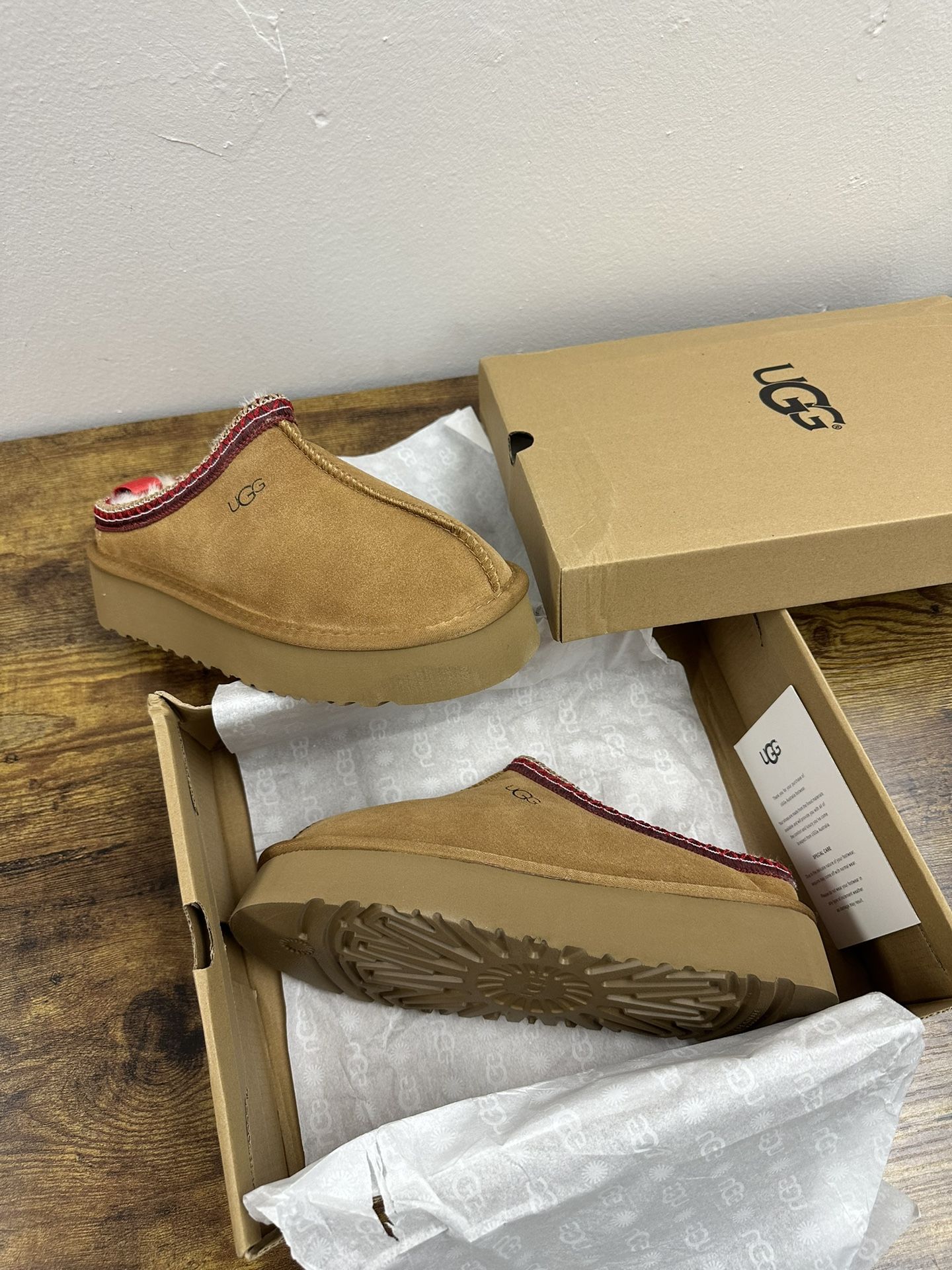 UGG Woman Taz Slippers Chestnut