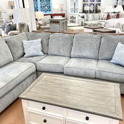 New Ashley Sectional 🔥🔥 NO WAIT !!
