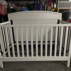 4-in-1 oxford baby crib