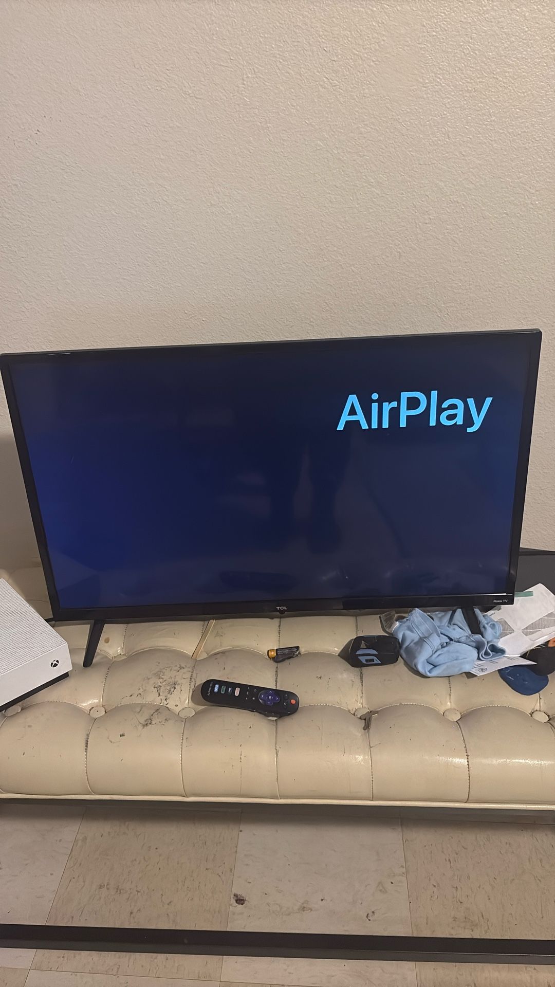 35 Inch Roku Comes With An Remote But Power Button Don’t Work