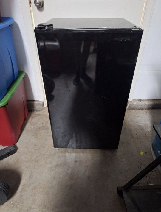 12v Rv Refrigerator. Insignia Brand