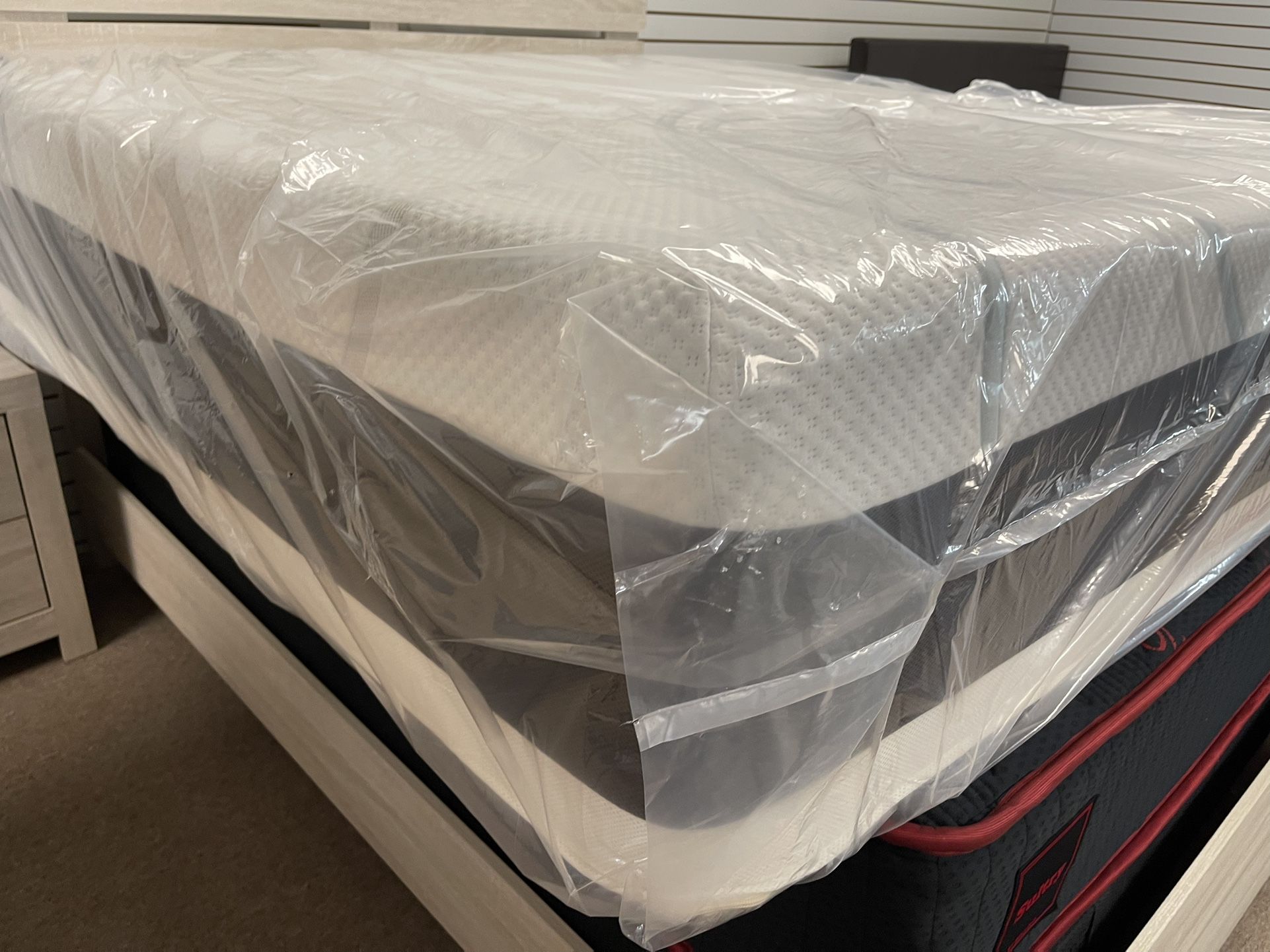 KING SIZE MEMORY HYBRID  FOAM MATTRESS  $499