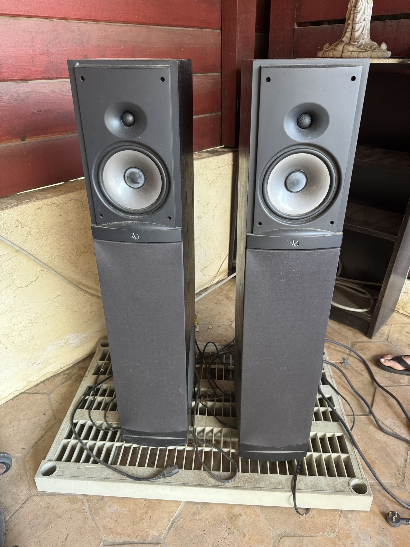 Infinity RS-8 Powered Speakers With Subwoofer