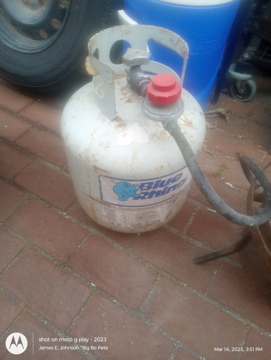 Full Propane Tank With Burner