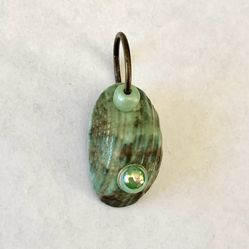 🐚 Pretty green shell with faux pearl beaded pendant