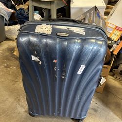 LOW PRICE MOVING- $450 + TAX RETAIL SAMSONITE 4 wheel Spinner Luggage 