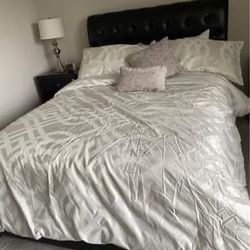 Master Queen Bed Black And 2 Nightstands