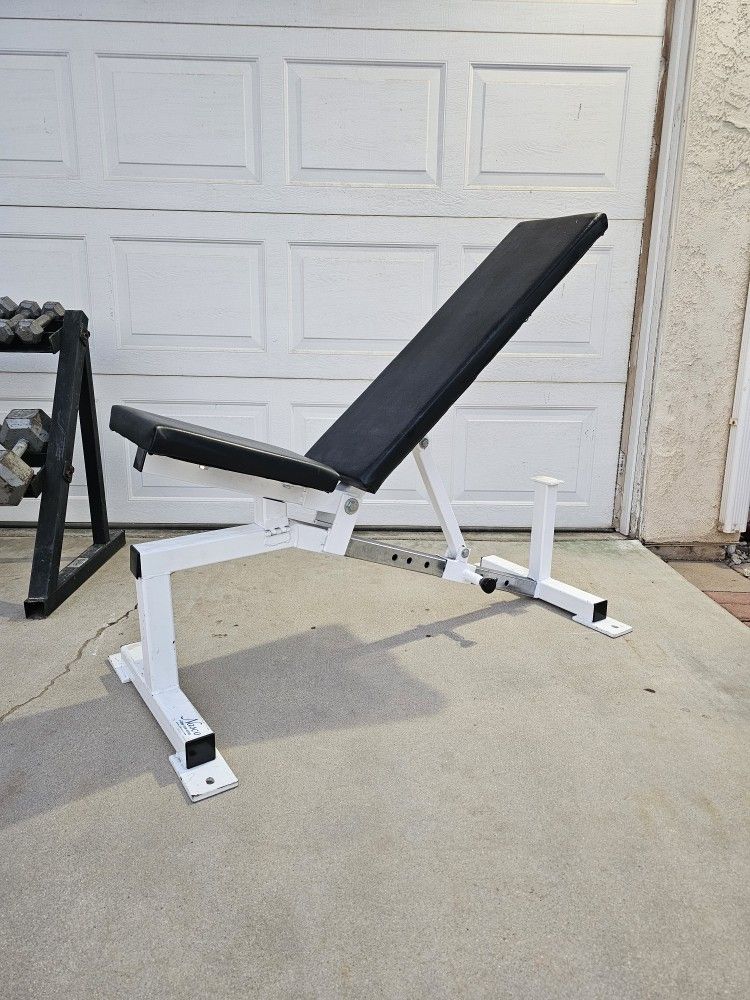 Adjustable Weight Bench