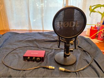 Home Studio Bundle - RODE NT1-A Microphone + Focusrite Scarlett Solo 3rd Gen Audio Interface