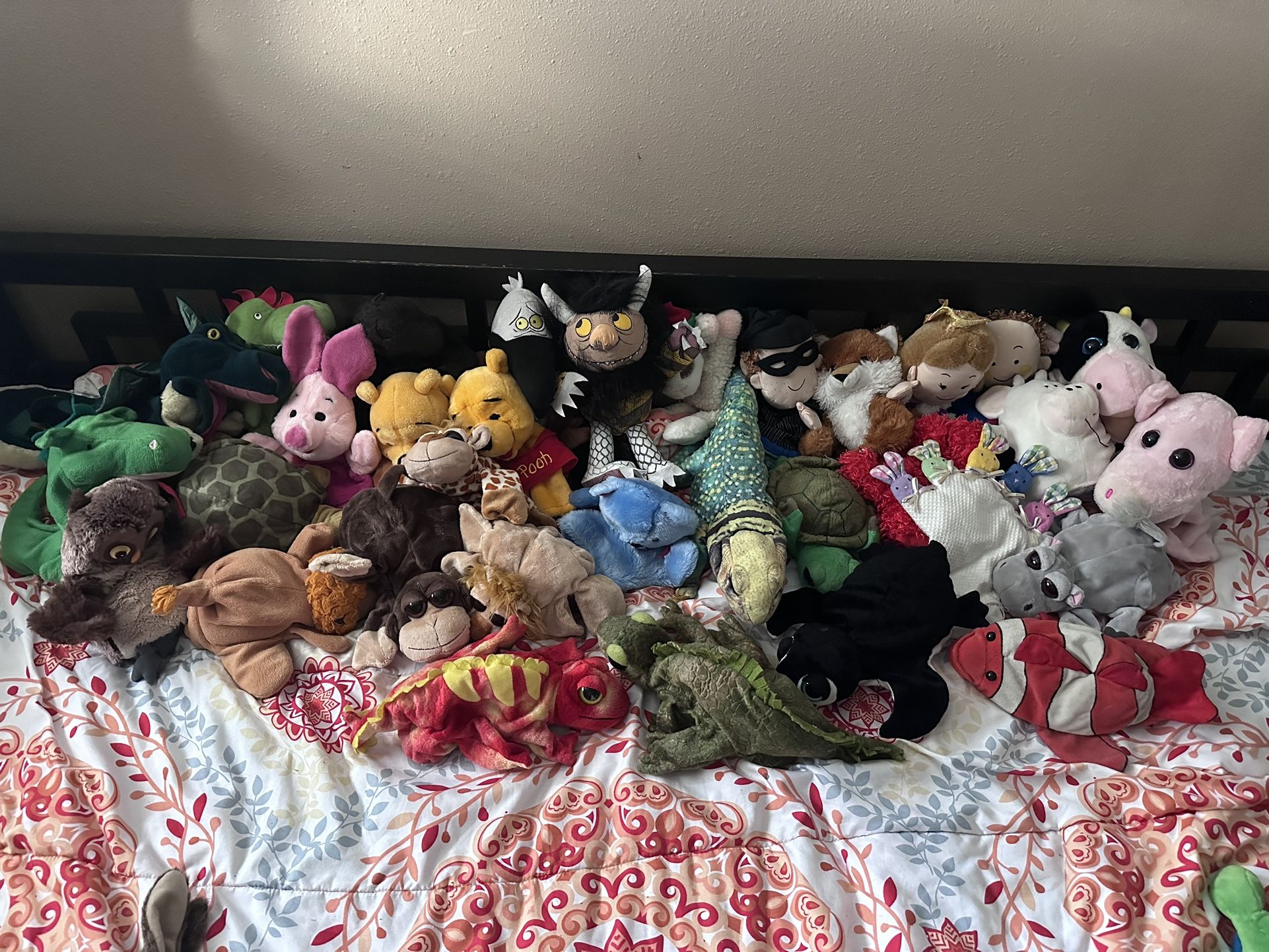 32 Kids Hand Puppets Lot
