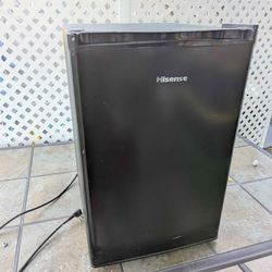 Hisense 2.7 Cu Ft Single Door Mini Fridge