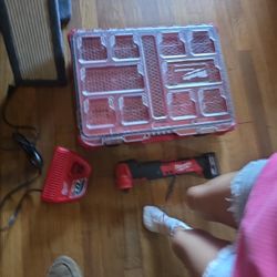 Milwaukee Fuel M12Oscillating Multi tool 