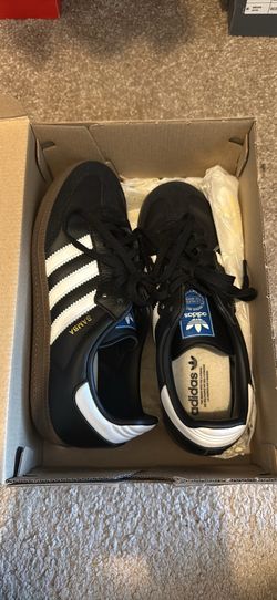 Size 5 1/2 sambas