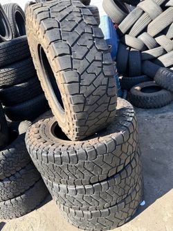 LT 37/12,50/R18 marca TOYO R/T las 4 llantas usadas instaladas y balanceadas
