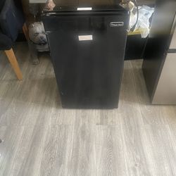 Magi Chef Mini REFRIGERATOR 3.3 Cu Ft