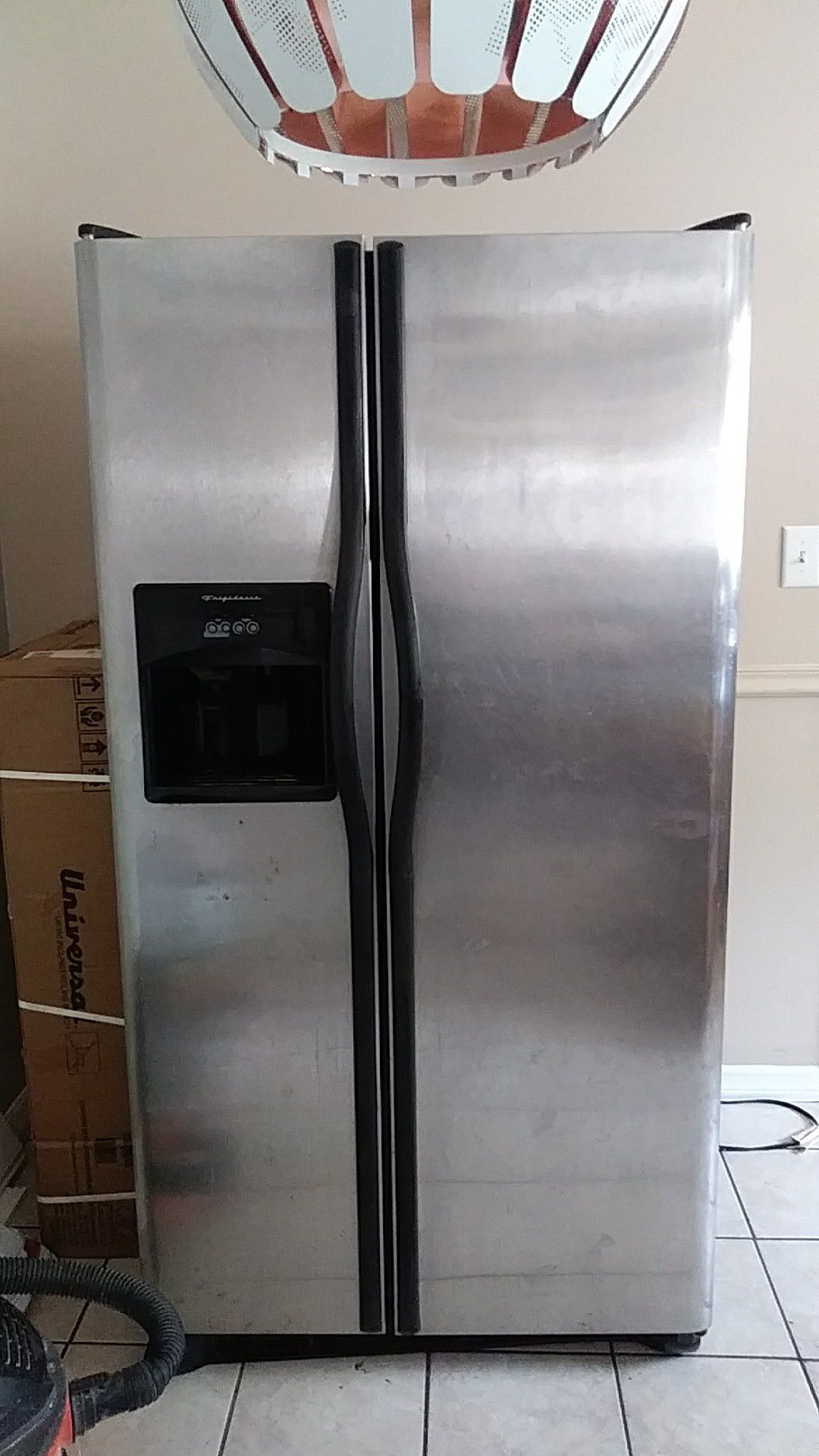 Frigidaire, side by side Refrigerator Freezer.