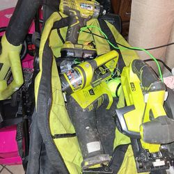 Robi power tools and bag one battery inside drill and charger for it