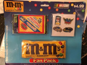 NASCAR M&M / Pin Collective Item