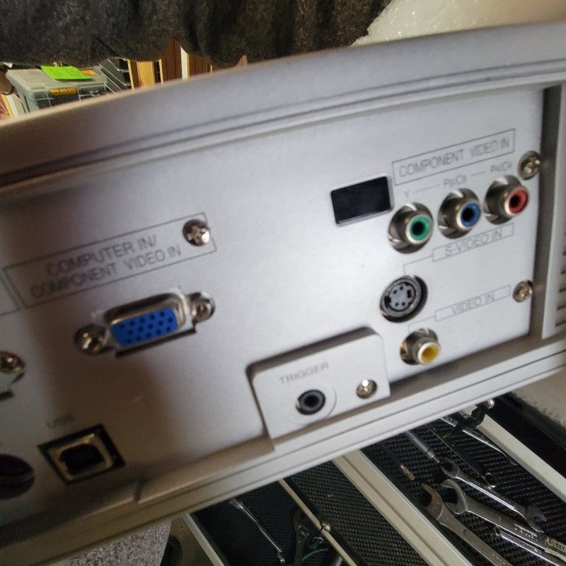 Mitsubishi HC4000U DLP projector