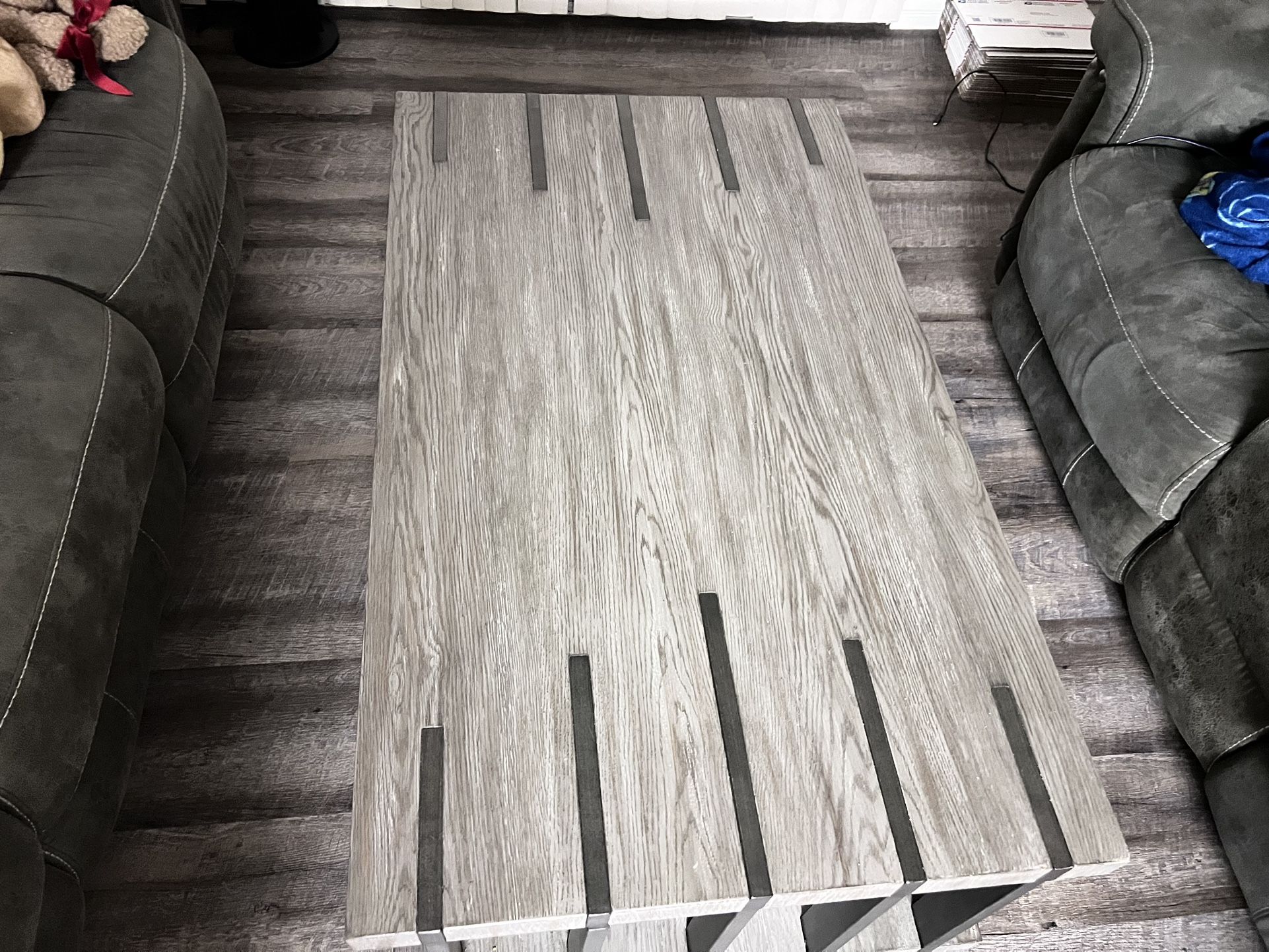 Coffee/Cocktail table