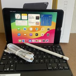 Apple iPad mini 5th Generation 64GB With zagg Keyboard and Pencil 
