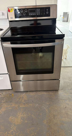 LG Stainless Electric Range – Smooth Top, Digital Controls