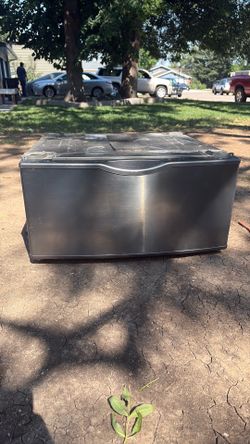 Samsung dryer pedestal barely been used