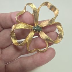 Vintage Gold Tone With Green Stone Brooch