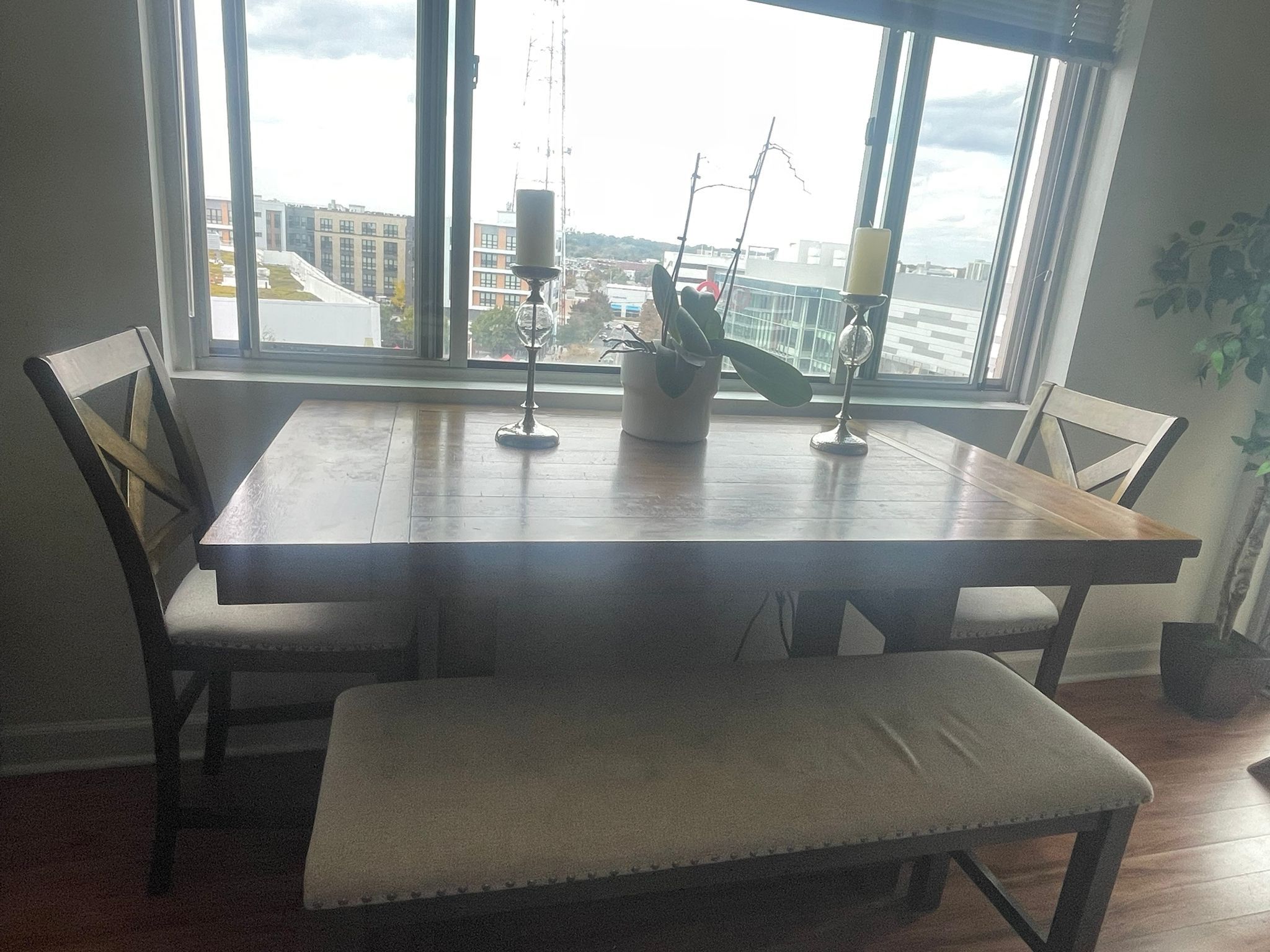 Expanding Dining Table With Chairs 
