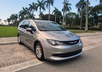 2021 Chrysler Voyager