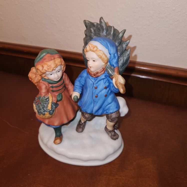 1981 Avon Christmas Ceramin Statue Figure Collection 