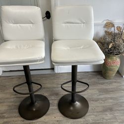 2 Bar Stools 