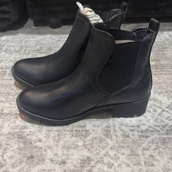 BRAND NEW Boots