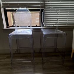 Clear Counter / Bar Stools