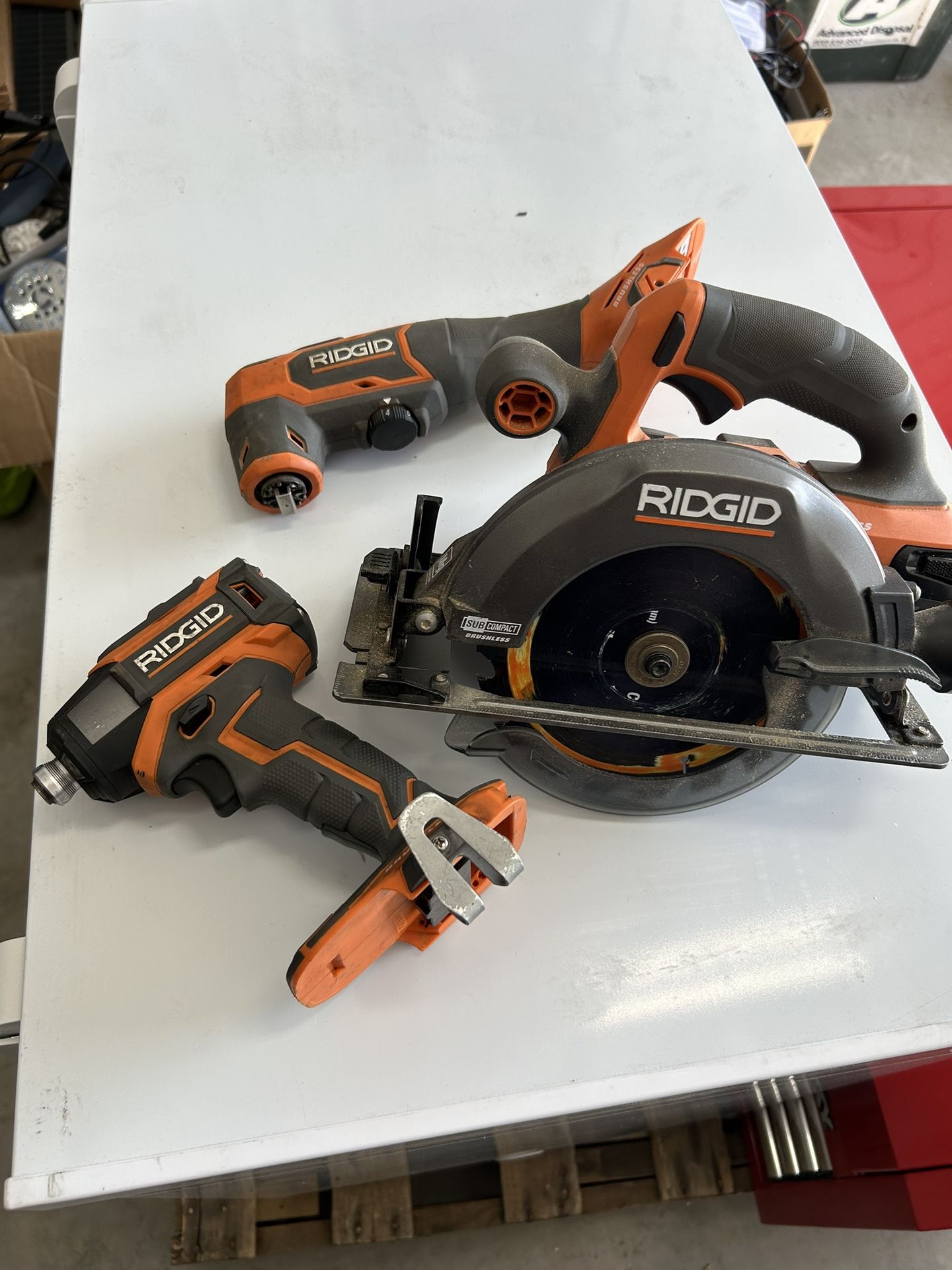 Tools And Batteries Availability By Selection