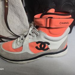 Gentlemen, Chanel brand shoes in good condition. How much do you offer? Be fair. 