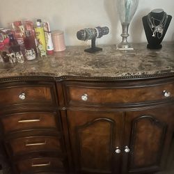 Dresser With Mirror 