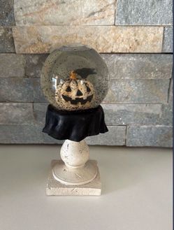 Halloween pumpkin globe