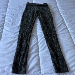 GUESS Black Lace Print Stretch Leggings – Slim Fit Pull-On Pants – Size Small