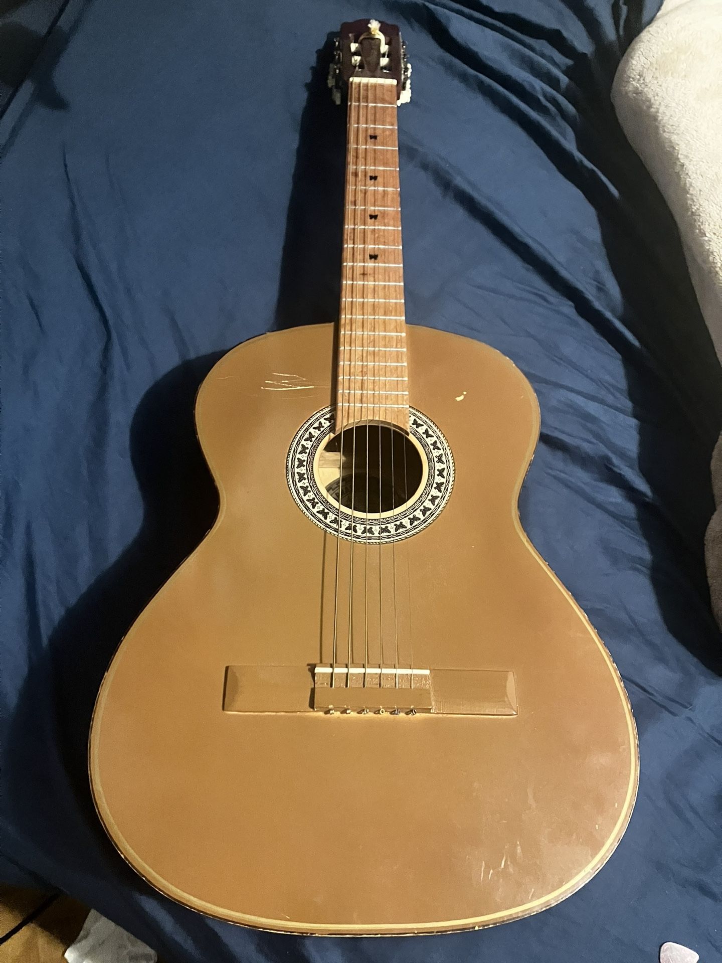 Dos Pinos guitar