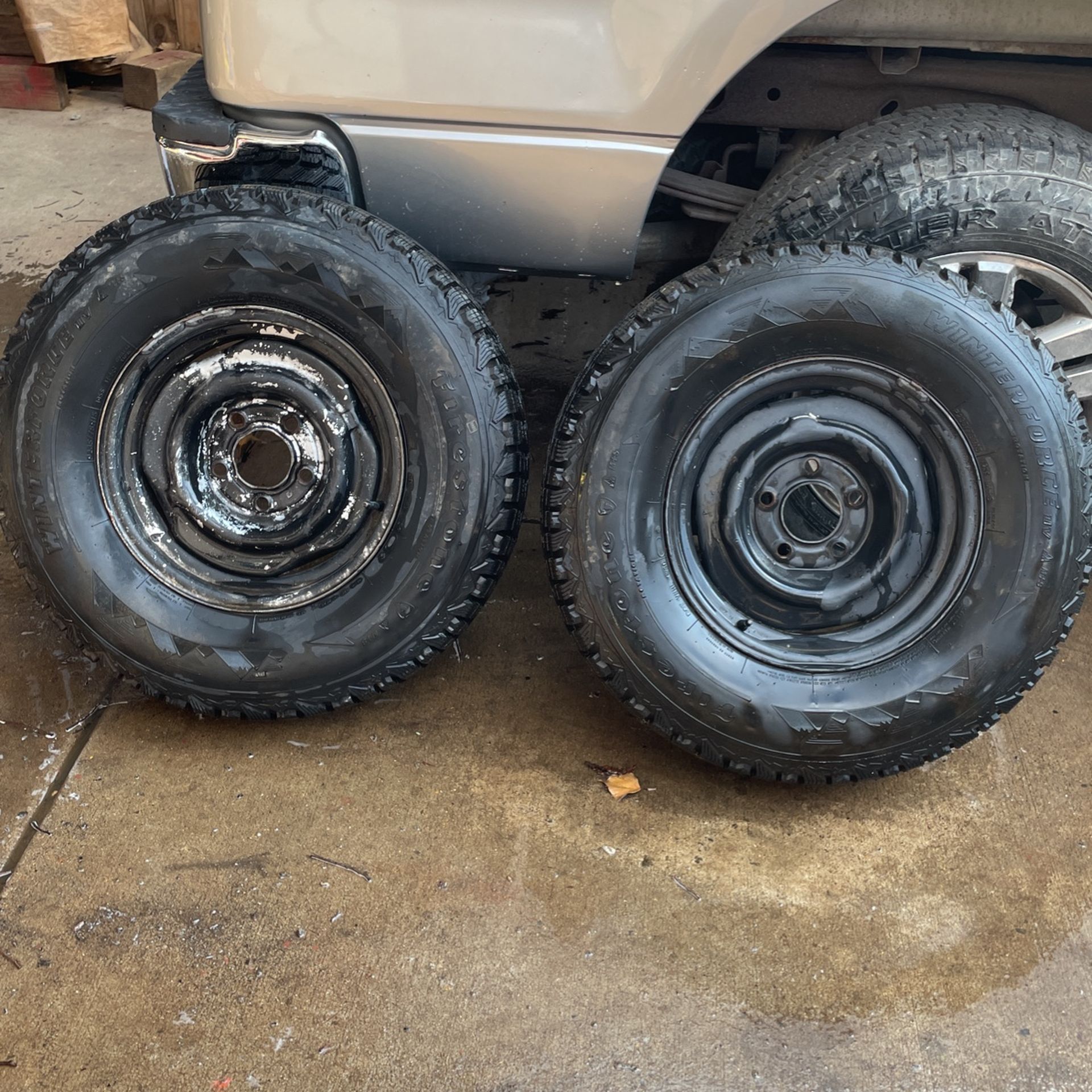 2 Llantas Con Rines De Fierro. 235/75R15