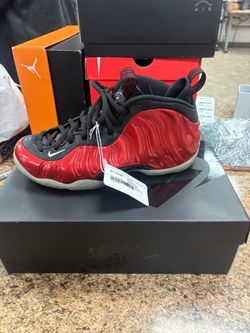 Nike Foamposite size 9