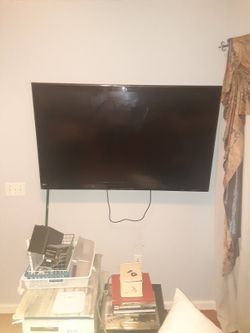50 In TV With Wall Mount