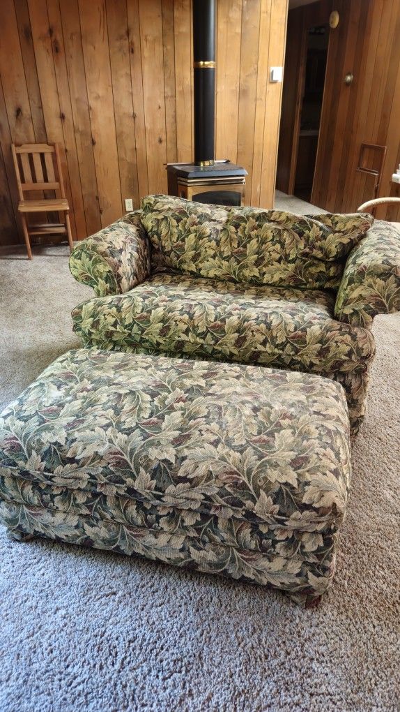 Love Seat w/Ottoman / Fold Out full size bed $50