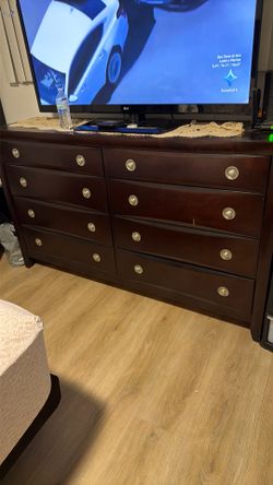Dresser