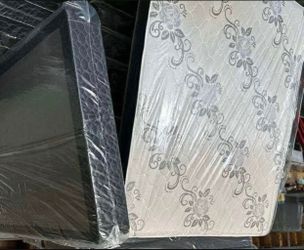 Set full size mattress and box spring