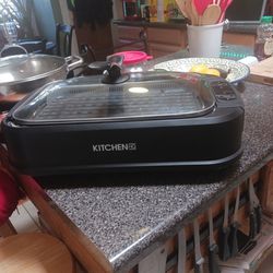 Kitchen HQ smokeless grill for in door grilling. 