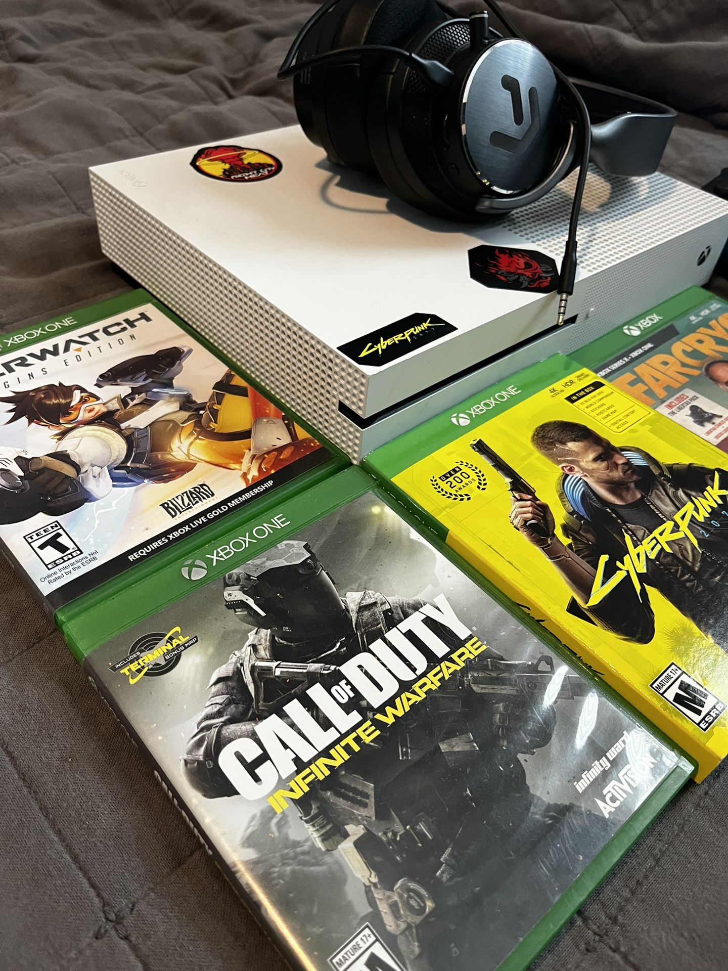 Xbox One S 1TB Bundle
